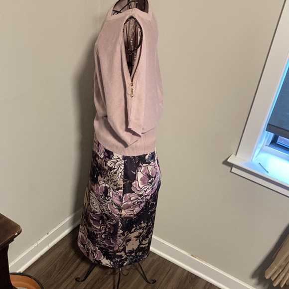 2 for 1 - Fabulous lavender floral pencil skirt/accent paired zipped sweater - Picture 9 of 10
